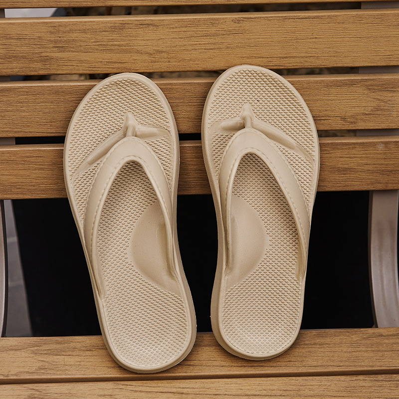Modne damskie klapki na płaski – Men Shoes Essentials recenzja i cena